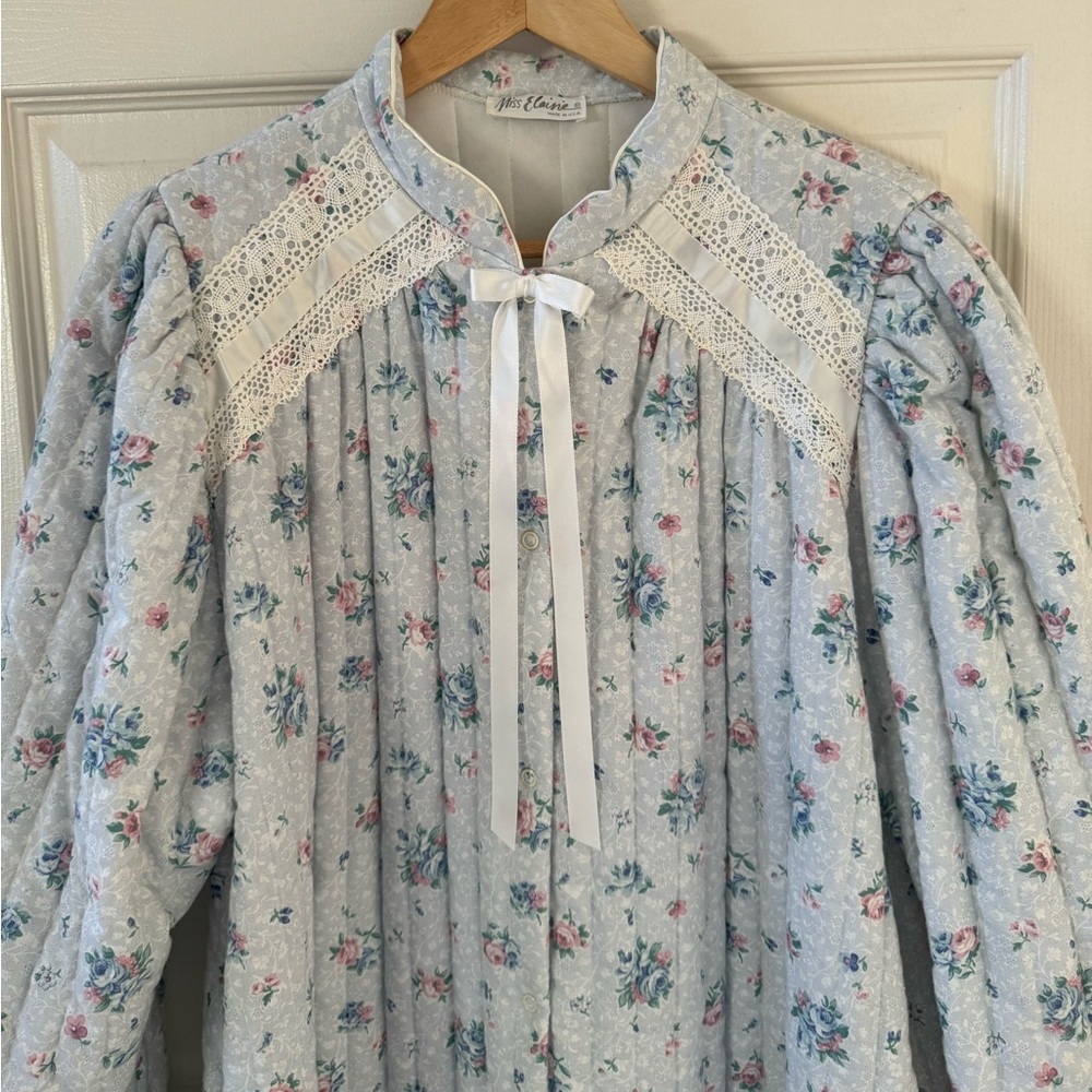 Vintage Miss Elaine House robe Striped Lace Bow floral  Quilted Union tag USA